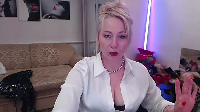 MistressMilfa online show from February 28, 6:18 pm