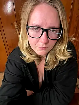 Lizzyloo online show from December 4, 12:02 am