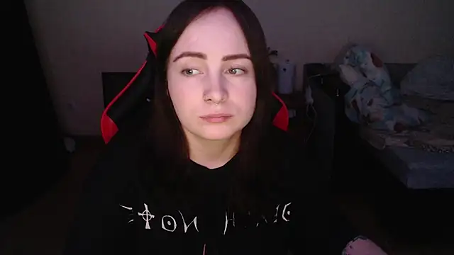 Laralianna online show from December 18, 8:35 pm