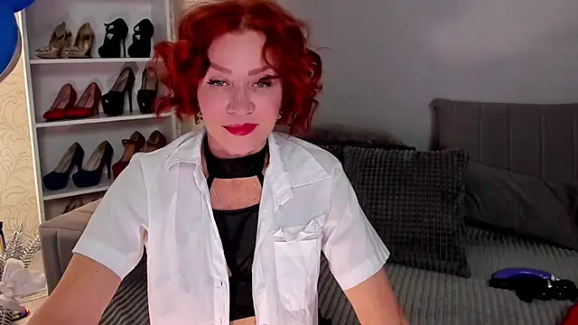 Jullia Moor online show from January 19, 1:35 am