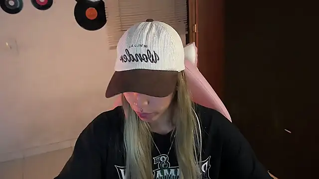 Saucy Jenn online show from May 16, 3:20 am