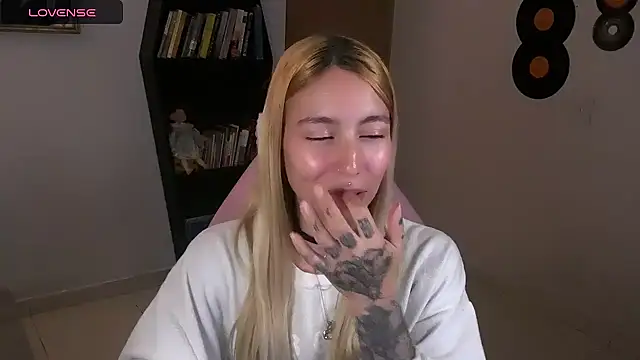 Saucy Jenn online show from October 17, 4:27 am