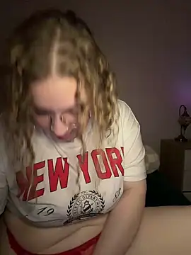 EmmieRae online show from March 7, 10:00 am