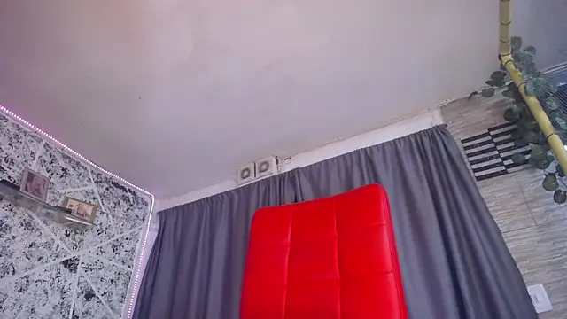 hornytsblonde online show from April 28, 1:48 pm