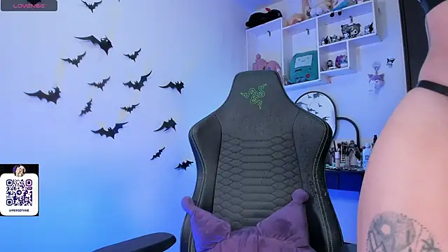 damnliciousss online show from December 1, 12:26 am