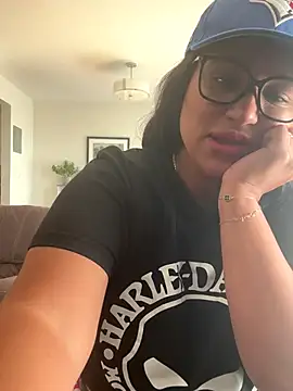 MeghanXO online show from October 12, 6:32 pm