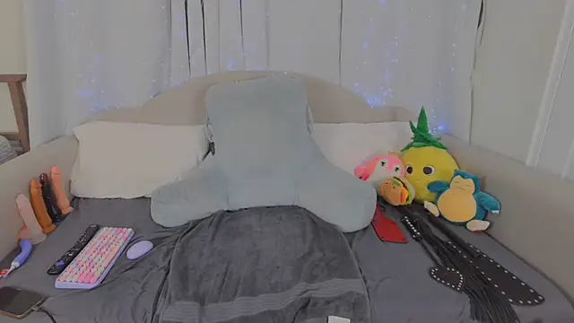 MeghanXO online show from June 25, 2:07 pm