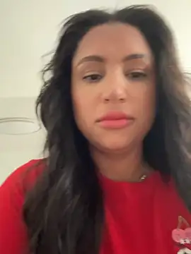 MeghanXO online show from July 6, 2:00 pm