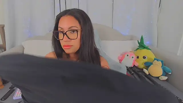 MeghanXO online show from June 21, 2:21 pm