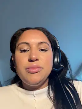 MeghanXO online show from September 22, 3:10 pm