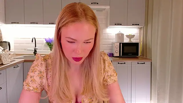 Veronika Mitchel online show from April 7, 4:20 pm