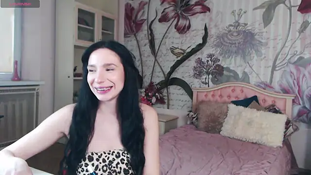 Snapshot of AliciaBow chatting on October 23, 1:39 pm AliciaBow online show from October 23, 1:39 pm