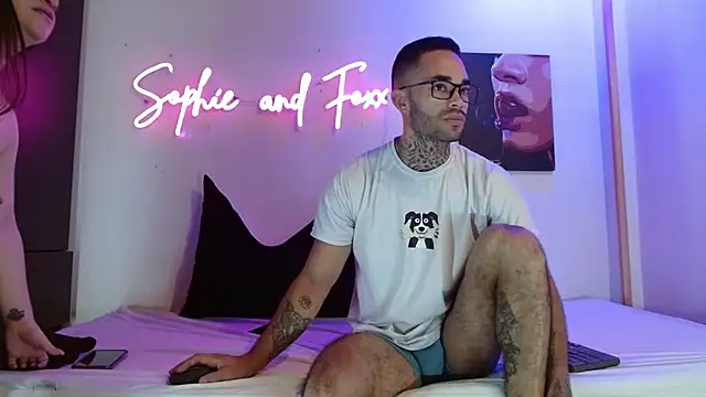 SophieFoxx17 online show from July 2, 12:00 pm