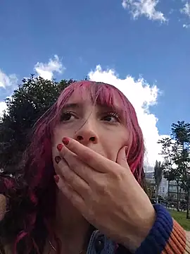  Laary online show from December 13, 7:53 pm