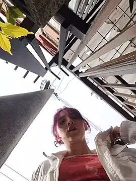  Laary online show from February 4, 8:45 pm