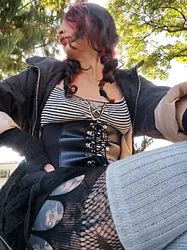  Laary online show from October 4, 9:08 pm