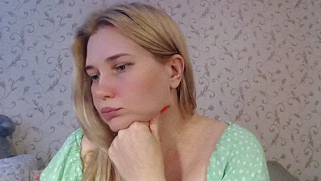 mmmPinUpGirl online show from August 2, 12:30 pm