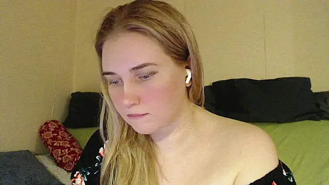 mmmPinUpGirl online show from October 28, 6:24 pm