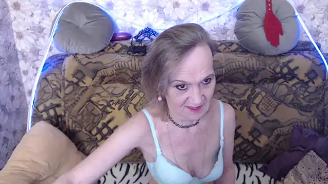 MissBekker online show from June 6, 8:20 am