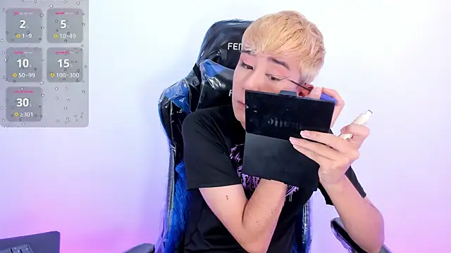 Chris boy  online show from July 24, 8:01 am
