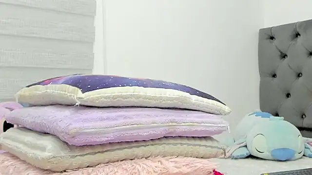 Elizabeth 18  online show from July 29, 3:39 am