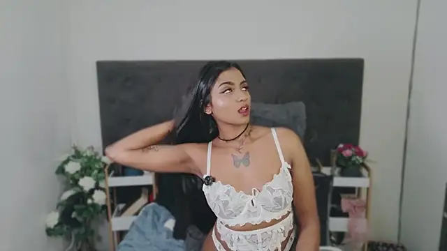 Delilah Blazee online show from July 8, 6:32 pm