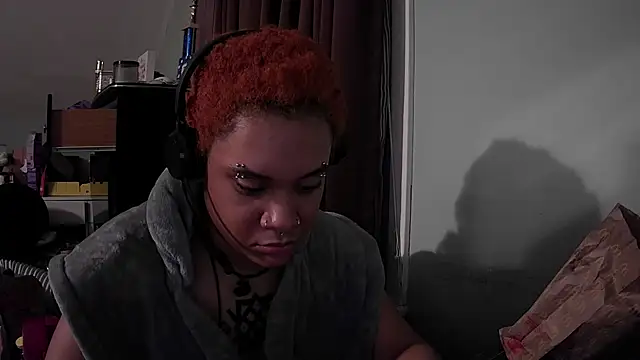 nickytheehawtie online show from April 29, 2:37 am