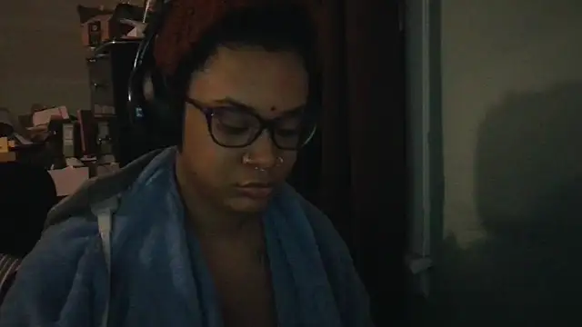 nickytheehawtie online show from February 12, 8:05 am