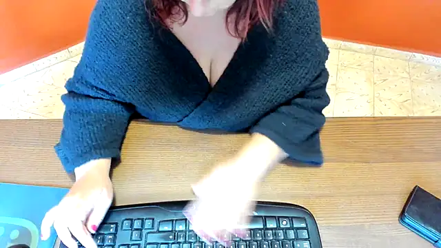 Snapshot of NikkiHolland chatting on October 16, 10:07 am NikkiHolland online show from October 16, 10:07 am