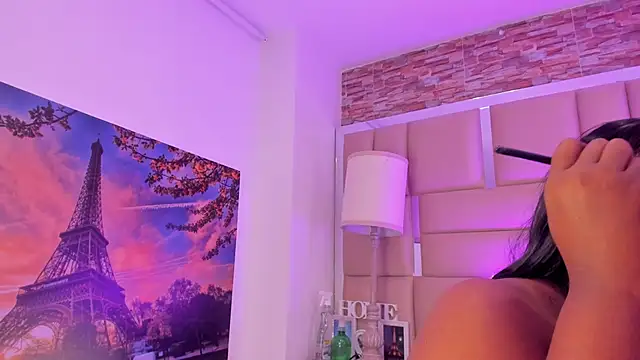 ShaniaBrownn online show from November 14, 7:47 pm