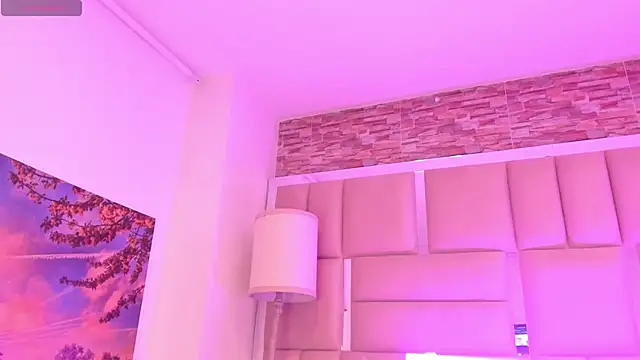ShaniaBrownn online show from June 14, 8:20 pm