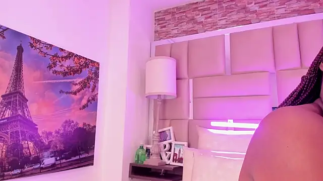 ShaniaBrownn online show from April 28, 7:40 pm