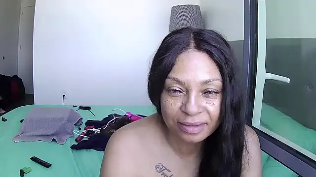 MSweetLindaParks online show from June 24, 4:17 pm