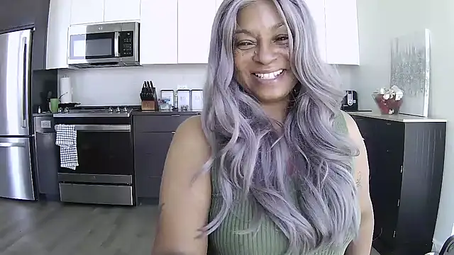 MSweetLindaParks online show from July 17, 8:34 pm