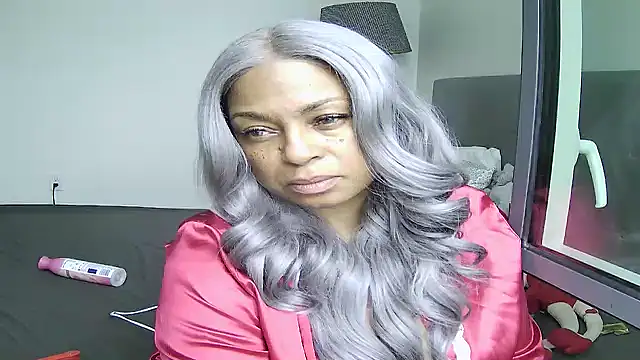 MSweetLindaParks online show from June 22, 3:31 pm