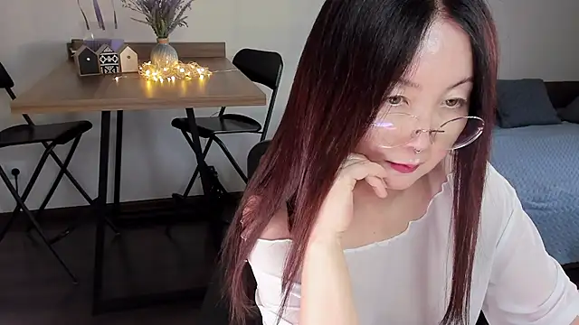 Snapshot of AvroraSakura chatting on October 8, 1:48 pm AvroraSakura online show from October 8, 1:48 pm