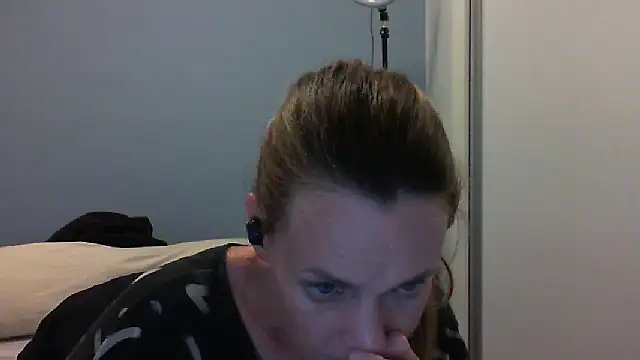 Annylove1 online show from October 29, 12:26 am