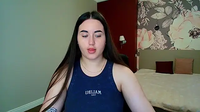 Roxie Bradley online show from June 15, 5:29 am