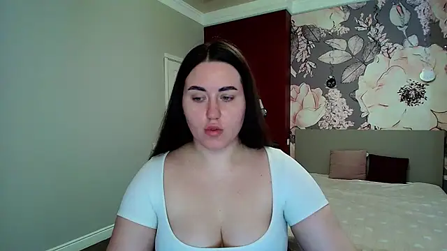 Roxie Bradley online show from March 16, 6:39 am