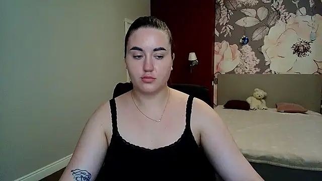 Roxie Bradley online show from July 10, 7:42 am