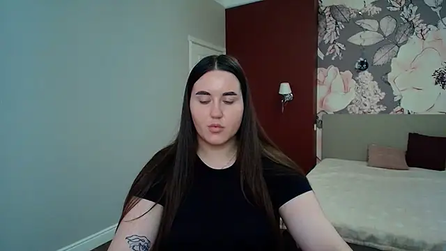 Roxie Bradley online show from August 3, 9:26 am
