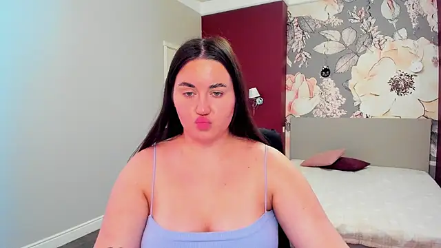 Roxie Bradley online show from November 15, 8:04 am