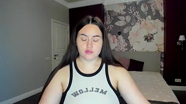 Roxie Bradley online show from December 22, 6:38 am