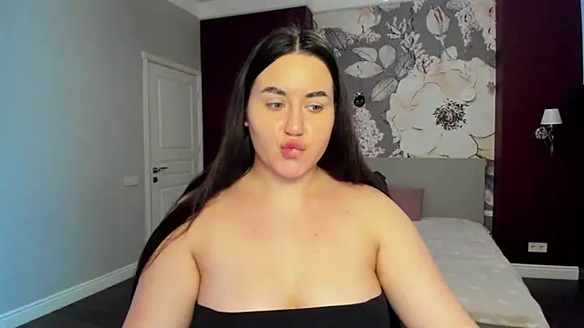 Roxie Bradley online show from December 23, 6:39 am