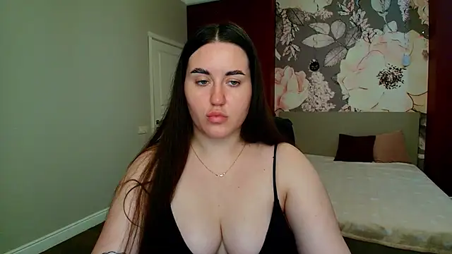 Roxie Bradley online show from July 6, 5:46 am
