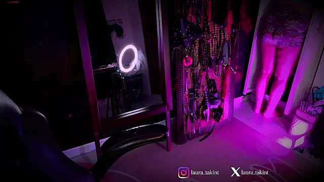 Laura takint online show from March 13, 9:05 pm