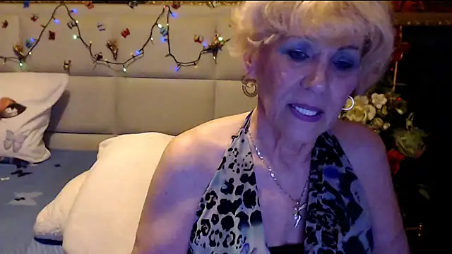 HappyWomanOn online show from December 5, 7:59 pm