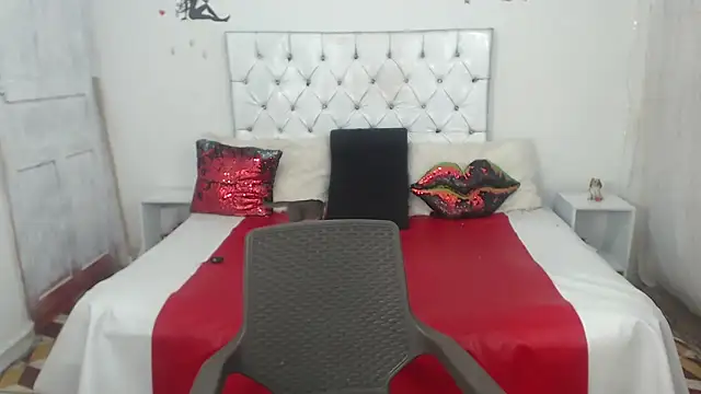 Sweetbigcatt online show from April 29, 8:50 am