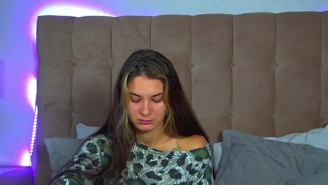 RachelSimpson online show from November 8, 6:35 pm