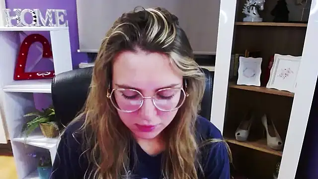 Zoey Erotic online show from December 18, 6:18 am